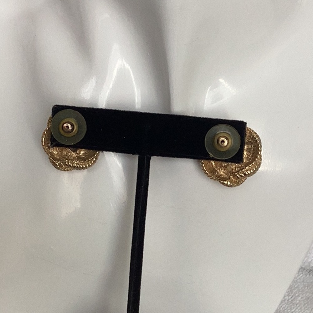 Vintage Classic Knot earrings in GoldTone - Picture 2 of 3